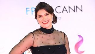 النجمة يسرا اللوزي 