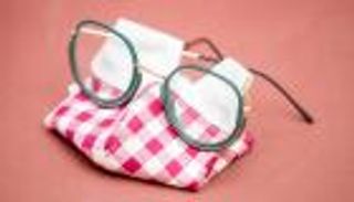 كمامة النظارات.. ضبابية العدسات أصبحت مجرد ذكرى