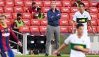 أزمات برشلونة.. "جاسوس" يفجر غضب كومان