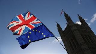 بريطانيا تخطط لحزمة إنقاذ للصناعات المتضررة بعد الانفصال عن أوروبا