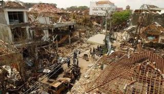 آثار تفجيرات بالي الإرهابية والتي أسفرت عن مقتل 200 شخص