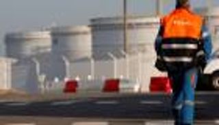 أسعار النفط اليوم.. برنت فوق 50 دولارا بفضل اللقاح