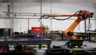 روبوت ذكي داخل شركة 