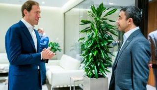 الشيخ عبدالله بن زايد آل نهيان يلتقي وزير الصناعة والتجارة الروسي