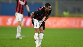 إسماعيل بن ناصر لاعب وسط ميلان