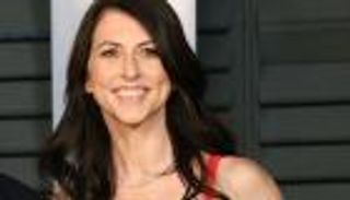 4 مليارات خلال 4 أشهر.. طليقة مؤسس أمازون تتبرع مجددا للفقراء