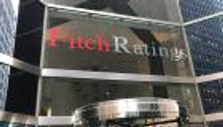 "فيتش" تحذر من وضع قطر.. الديون والعجز يعصفان بالاقتصاد 