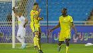 10 أهداف تمنح حمدالله مفتاح إنهاء أزماته مع النصر السعودي