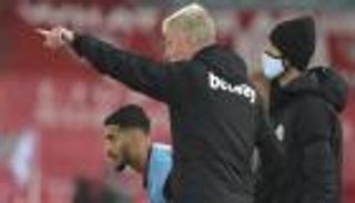 سعيد بن رحمة يورط مدرب وست هام أمام الجماهير