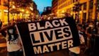 "كبلوها عارية".. صدمة اعتقال امرأة سوداء بأمريكا