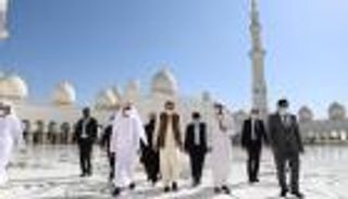 وزير خارجية باكستان يزور جامع الشيخ زايد الكبير بأبوظبي