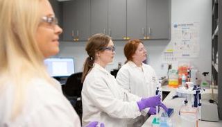 أعمال إنتاج اللقاحات تسير على قدم وساق