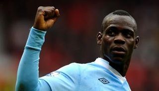 ماريو بالوتيلي بقميص مانشستر سيتي