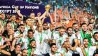 3 ضربات مؤثرة لنجوم منتخب الجزائر في نهاية 2020