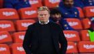 رفض رفع الراية البيضاء.. كومان يهاجم لاعبي برشلونة