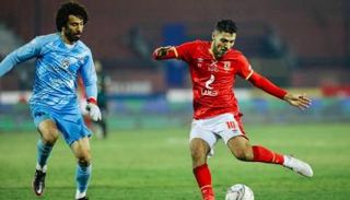 محمد شريف لاعب الأهلي المصري