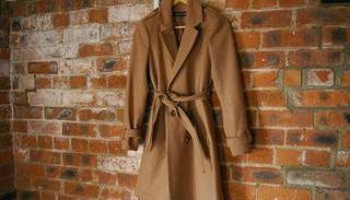 المعطف الجملي بطل موسم هذا الشتاء