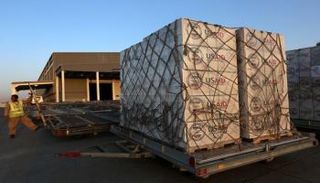 صورة للمساعدات الأمريكية في مطار بغداد 