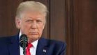 ترامب ينفي مناقشته فرض أحكام عرفية لإعادة الانتخابات