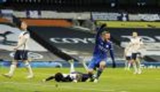 الدوري الإنجليزي.. ليستر سيتي يخطف الوصافة بثنائية في توتنهام