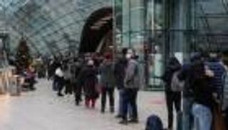 ذعر بمطارات ألمانيا بعد سلالة كورونا الجديدة.. المسافرون يستغيثون