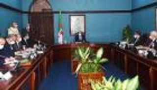 تبون يحدد موعد التلقيح ضد كورونا بالجزائر