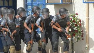 قوات أمنية عراقية خلال حملة مداهمة