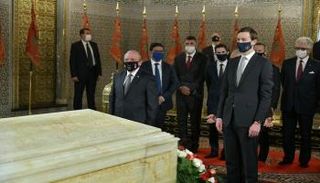 جانب من زيارة الوفد إلى ضريح محمد الخامس