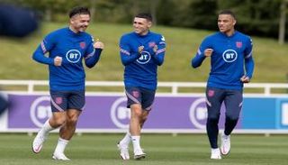 جريليش في تدريبات منتخب إنجلترا