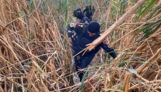 عناصر أمنية تداهم مواقع لتنظيم داعش الإرهابي