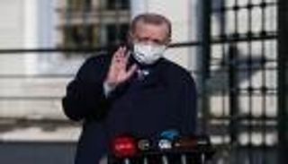 تحت وطأة العقوبات.. أردوغان يغازل أمريكا وأوروبا