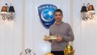 بطل الثنائية.. مدرب الهلال السعودي يحصد جائزة أوروبية