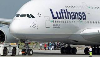 لوفتهانزا تنقل 80 طنا من الفاكهة والخضار إلى بريطانيا