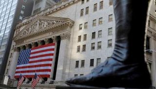 الواجهة الأمامية لبورصة نيويورك - رويترز