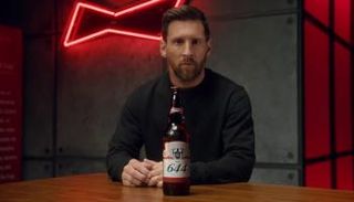 ليونيل ميسي قائد برشلونة