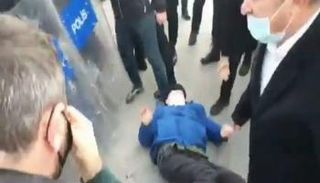 الشرطة التركية تعتدي على البرلماني 