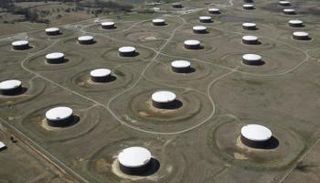  خزانات للنفط الخام - رويترز 