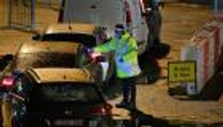 بريطانيا تقاوم كورونا "السريع".. عزل صارم وإصابات قياسية