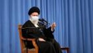 "نظام تنكر".. إيران تتلاعب بسوق الصرف لتمويل مليشياتها