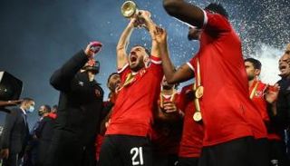 علي معلول لاعب الأهلي المصري