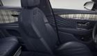 زيت الزيتون والبلوط والزجاجات.. مواد مستدامة لصناعة مقاعد السيارات