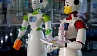 روبوتات تتصدى لأخطار الفيروس