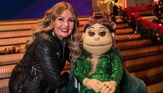 النجمة يسرا مع 