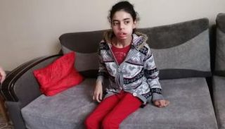 مايا.. جزائرية مصابة بمرض متلازمة ريت النادر 