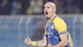 بالفيديو.. هدف غريب يجعل مايكون "الفارس الوهمي" في النصر السعودي