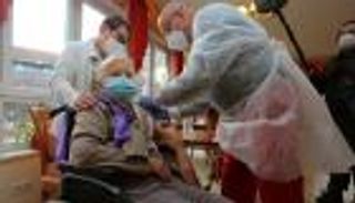 عمرها 101 عام.. أول الحاصلين على لقاح كورونا في ألمانيا