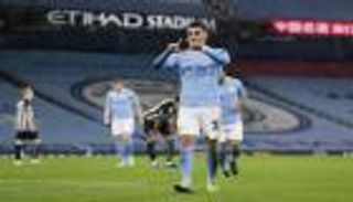 الدوري الإنجليزي.. مانشستر سيتي يقترب من المربع الذهبي وإيفرتون وصيفا