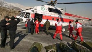 الهلال الأحمر الإيراني ينقل ضحايا الانهيار الثلجي