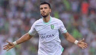 عمر السومة لاعب الأهلي السعودي