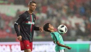 كريستيانو رونالدو نجم يوفنتوس ونجله